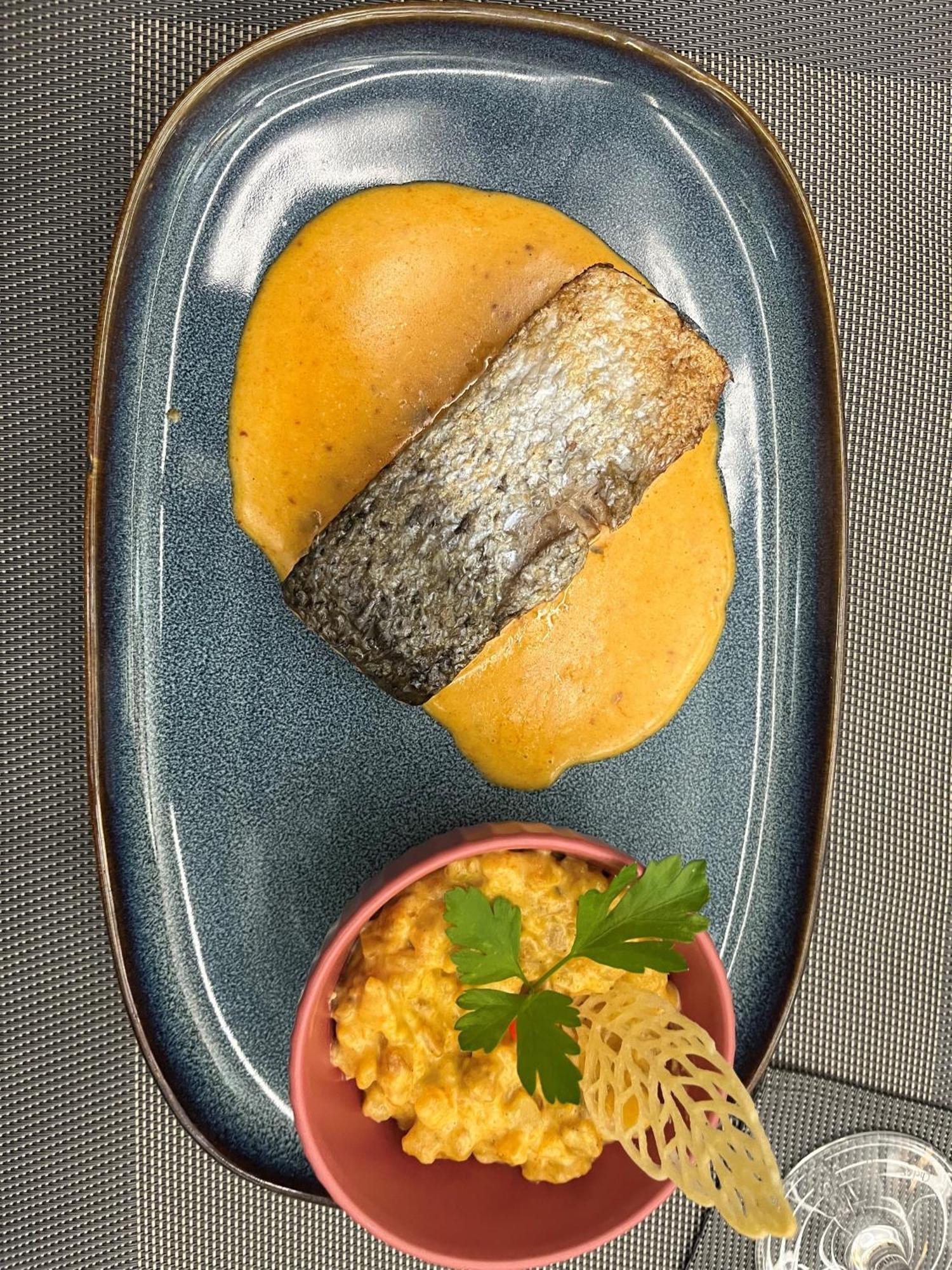Logis Hotel Le Tisseur Des Saveurs Panissieres Exterior foto